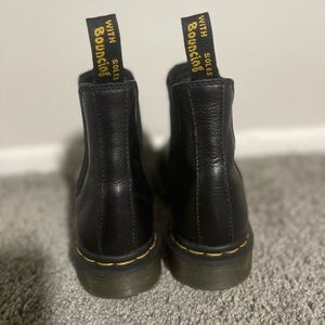 Dr. Martens 2976 WOMEN'S VIRGINIA LEATHER CHELSEA BOOTS